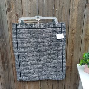 NWT Women's Liz Claiborne Black and White Skirt Size 18